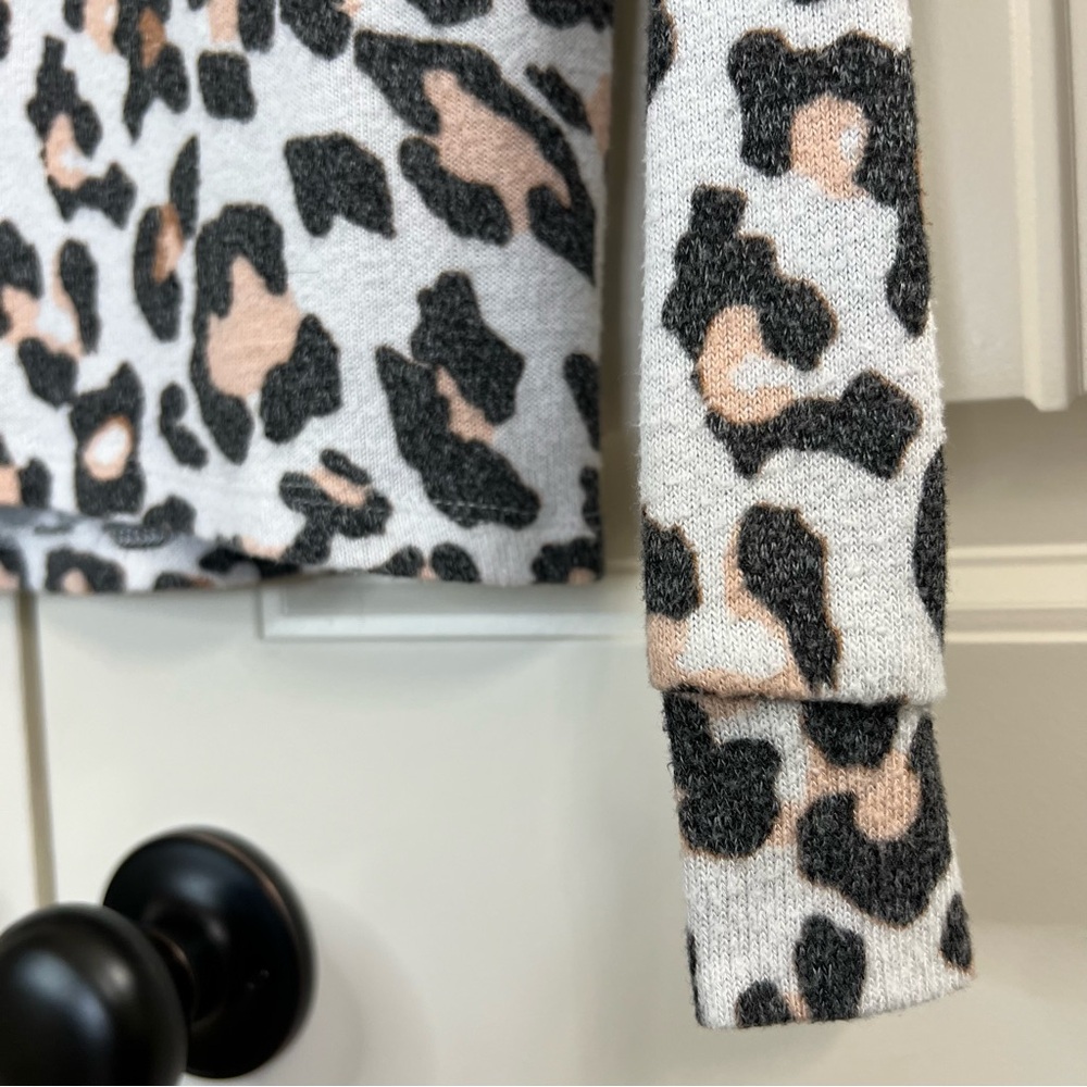 Fornia Girls Long-sleeve Knit Shirt in Leopard, Size L (12) - Picture 7 of 7